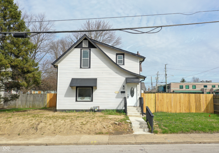Listing Image 4