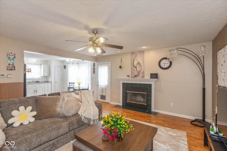 Listing Image 5
