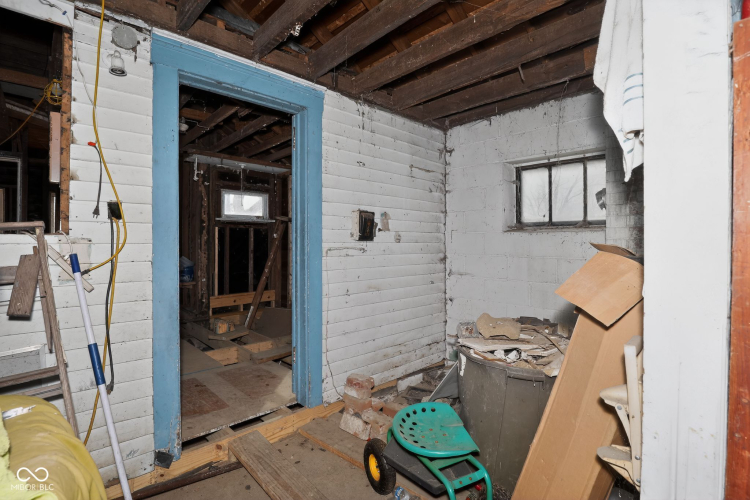 Listing Image 11