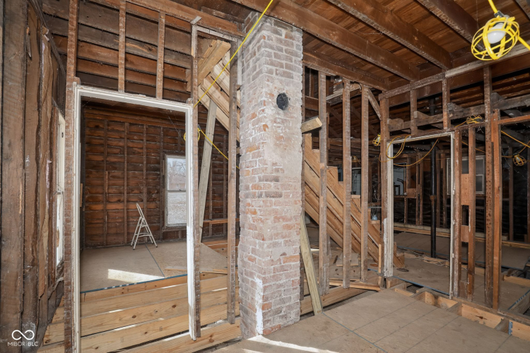 Listing Image 12