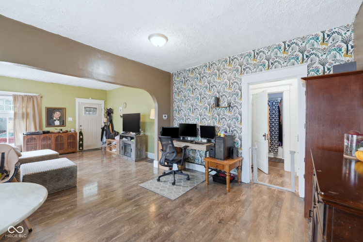 Listing Image 12