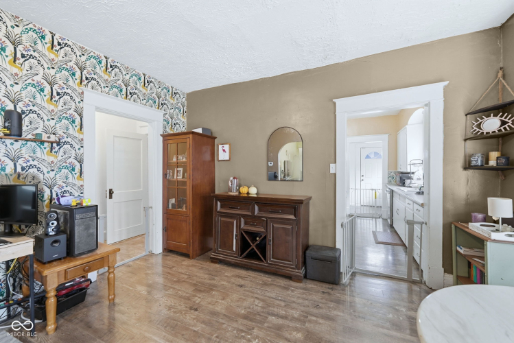 Listing Image 13