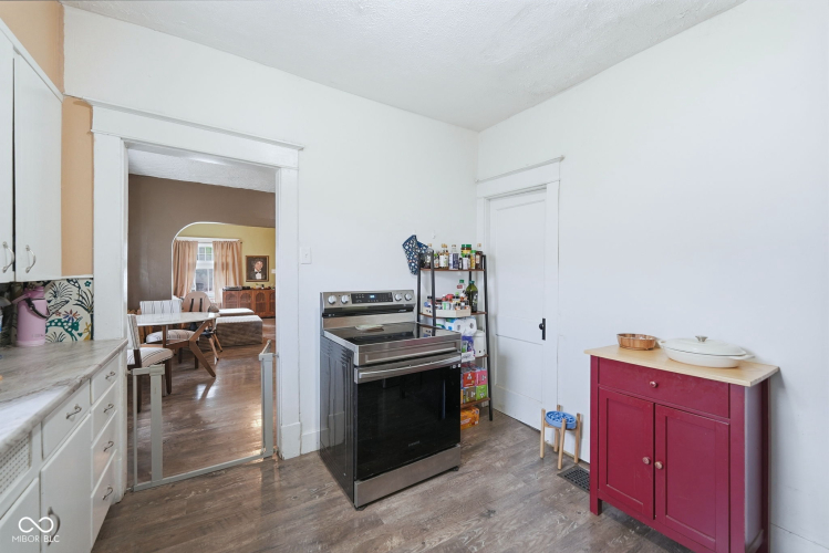 Listing Image 18