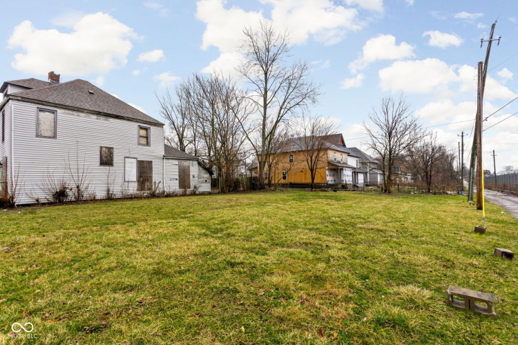 Listing Image 4