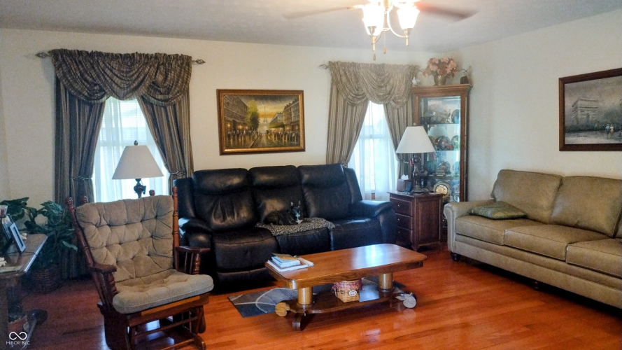 Listing Image 5