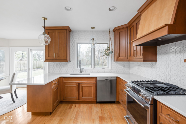 Listing Image 11