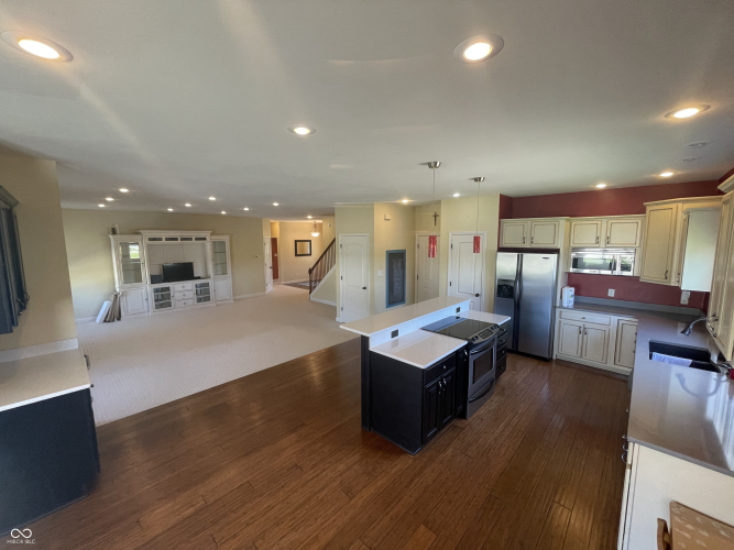 Listing Image 12