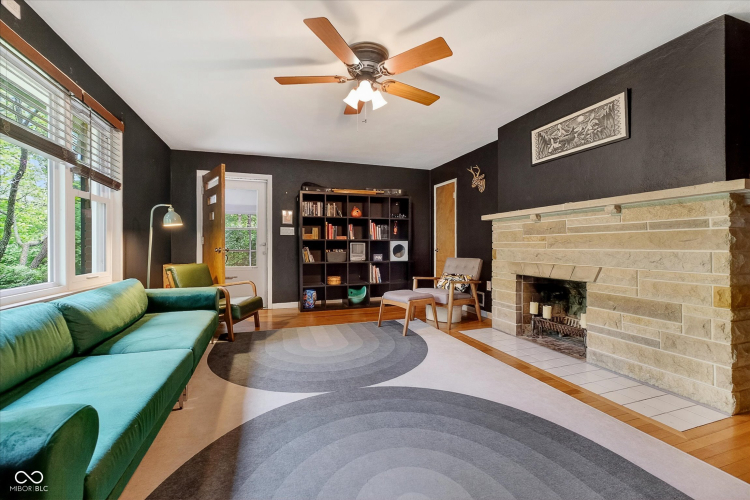 Listing Image 3