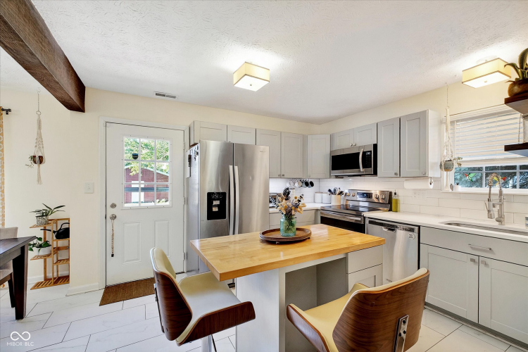 Listing Image 10