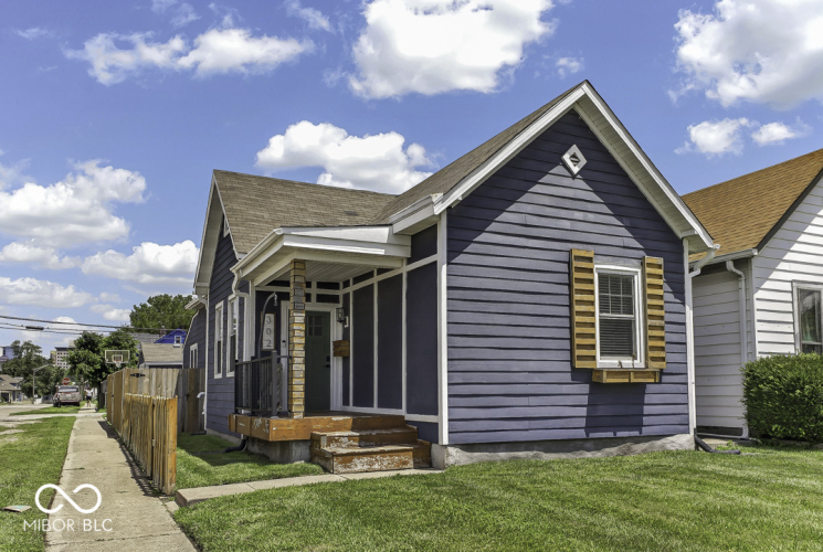 Listing Image 4