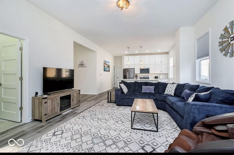 Listing Image 6