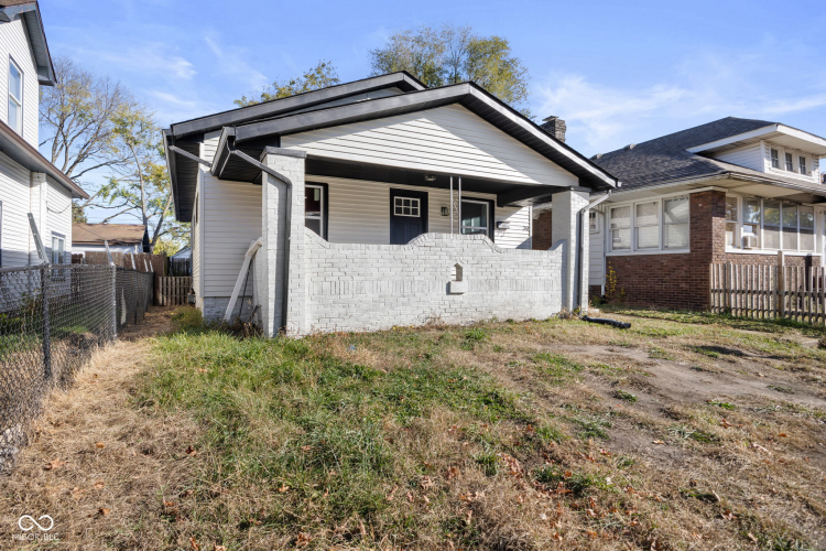Listing Image 4