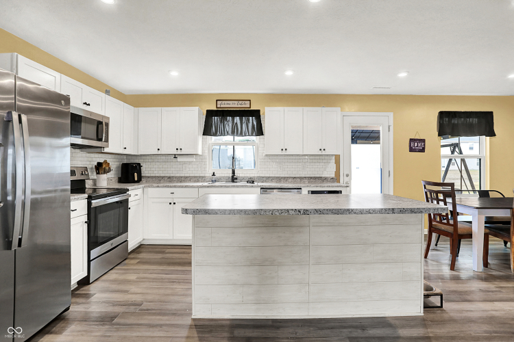 Listing Image 9