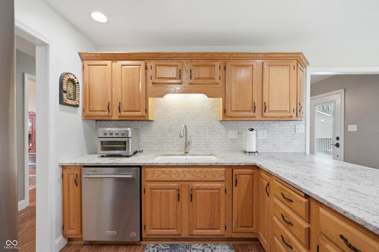 Listing Image 14