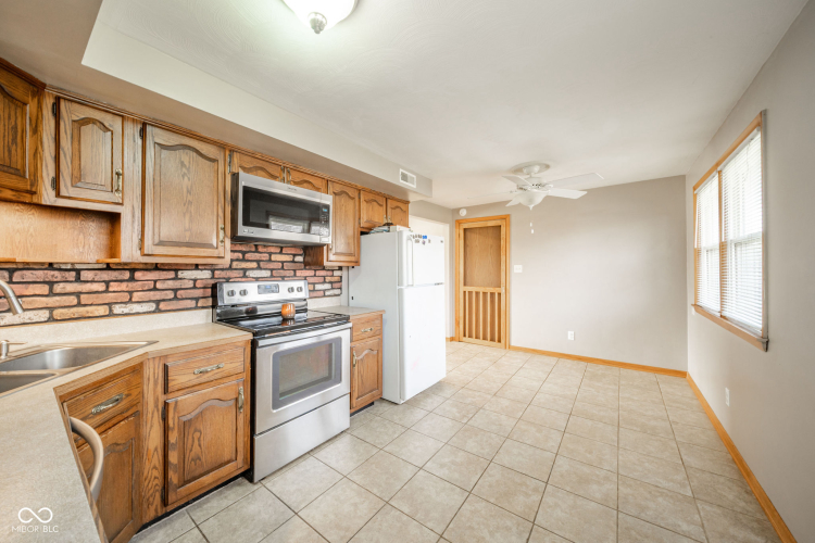 Listing Image 10