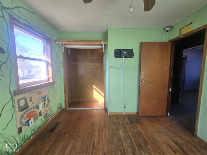 Listing Image 18