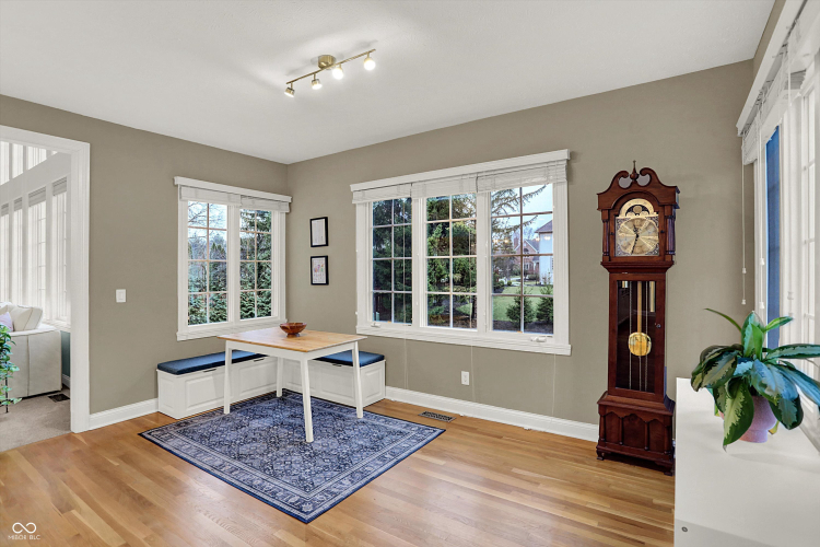 Listing Image 19