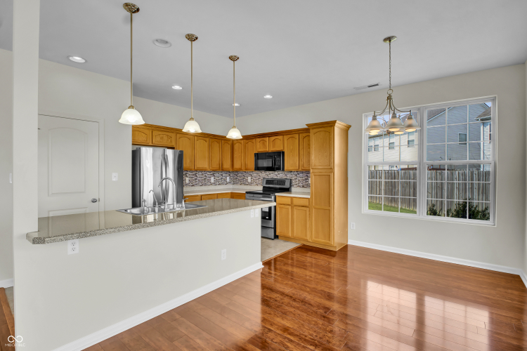Listing Image 14