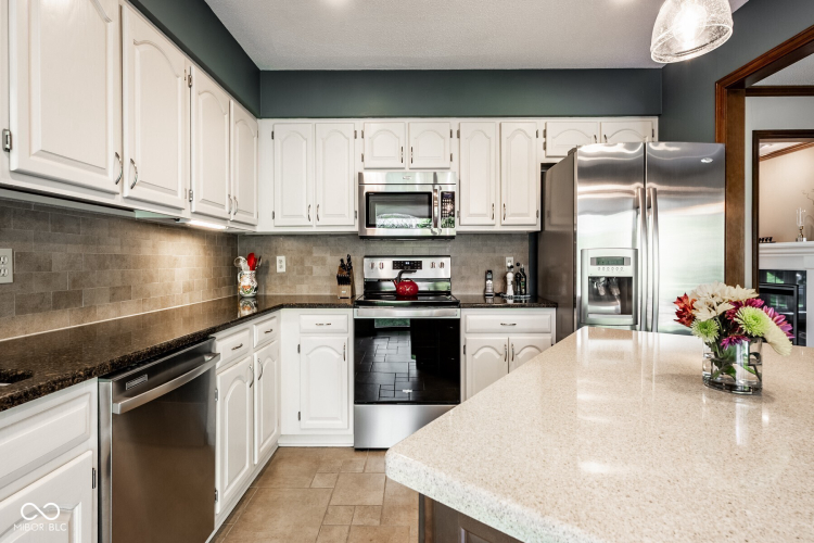 Listing Image 11