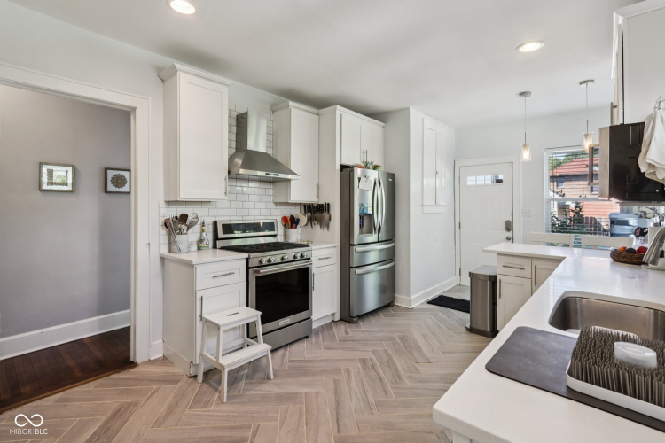 Listing Image 9