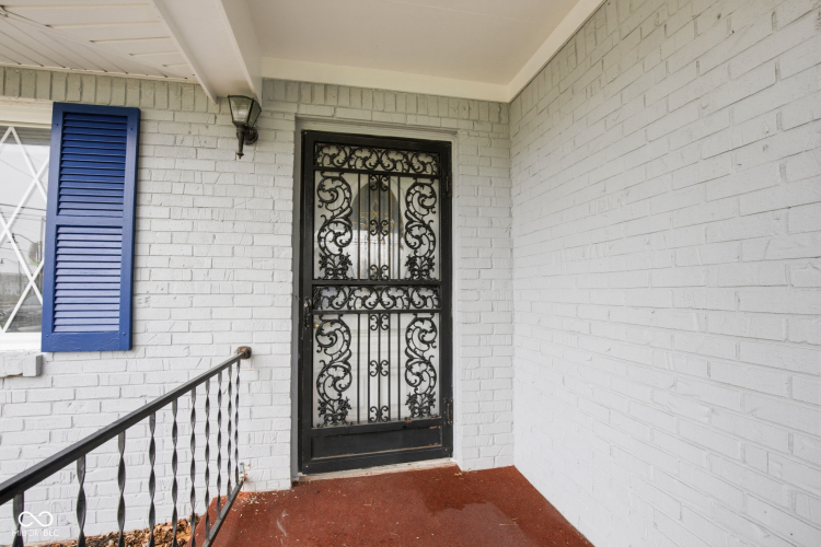Listing Image 4