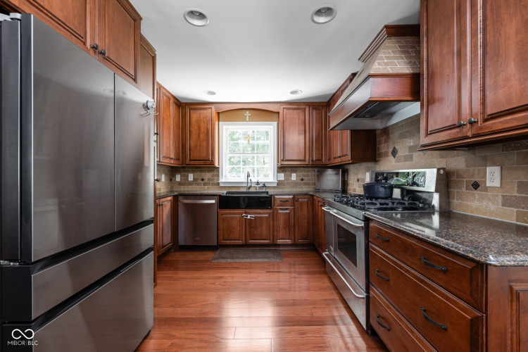 Listing Image 11