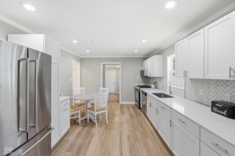 Listing Image 9