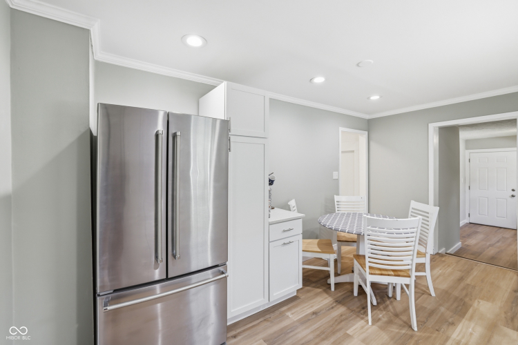 Listing Image 10