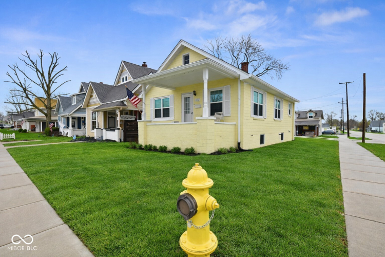 Listing Image 4
