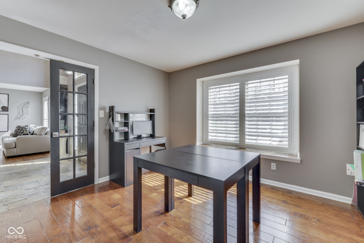 Listing Image 11