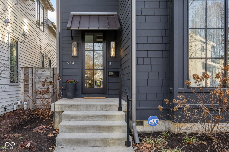 Listing Image 4