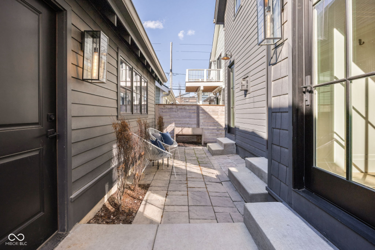 Listing Image 64