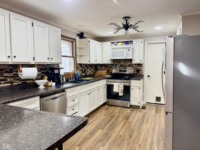 Listing Image 9