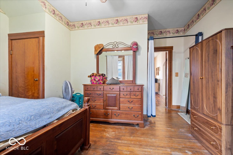 Listing Image 16