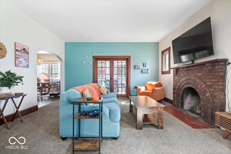 Listing Image 4