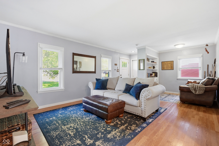 Listing Image 4