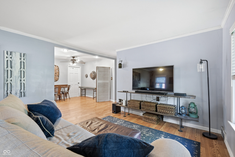 Listing Image 5