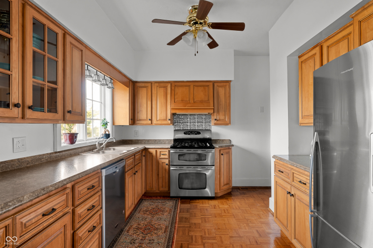 Listing Image 4