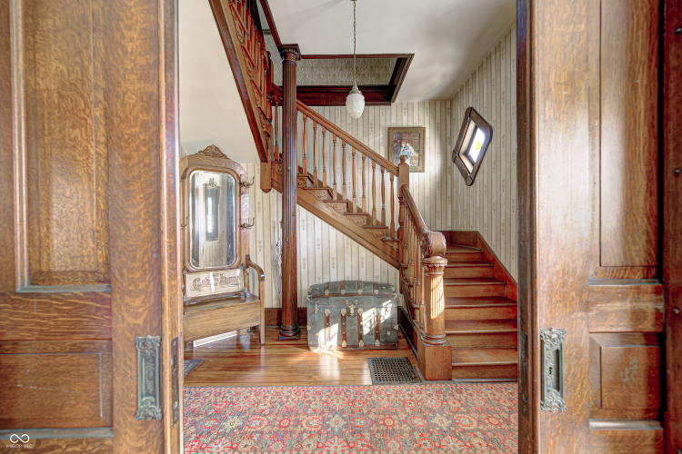 Listing Image 4