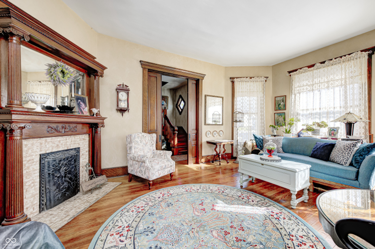 Listing Image 5
