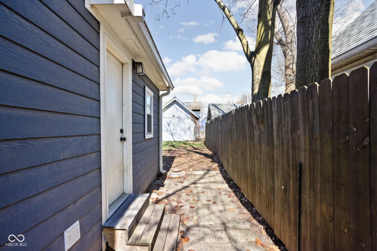 Listing Image 19