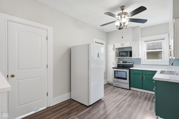Listing Image 6