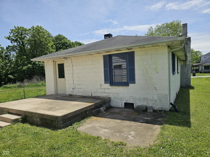Listing Image 4
