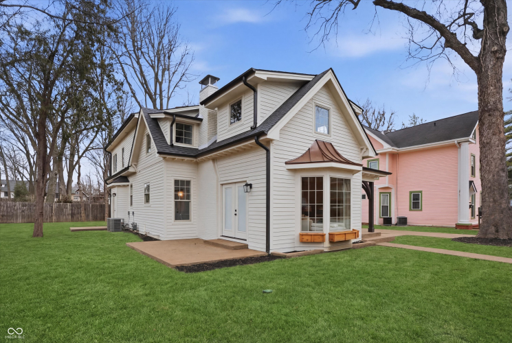 Listing Image 4