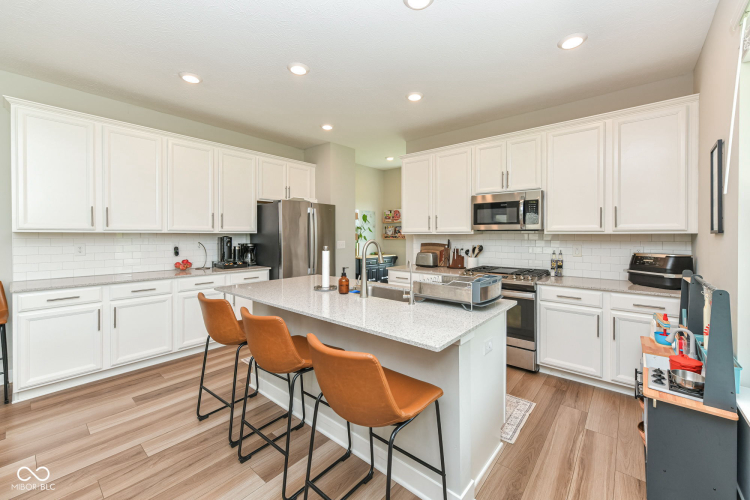Listing Image 10