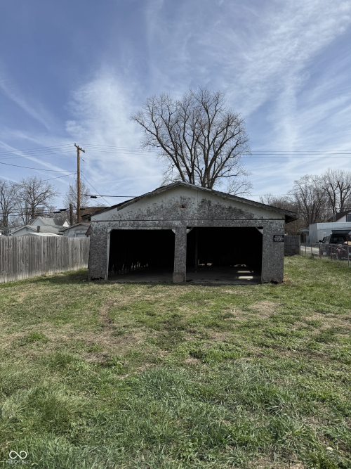 Listing Image 4