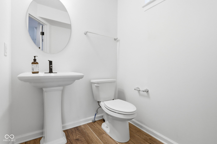 Listing Image 12