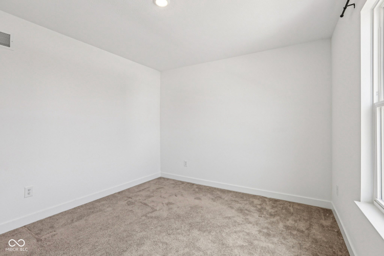 Listing Image 28