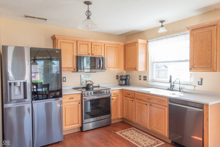 Listing Image 11