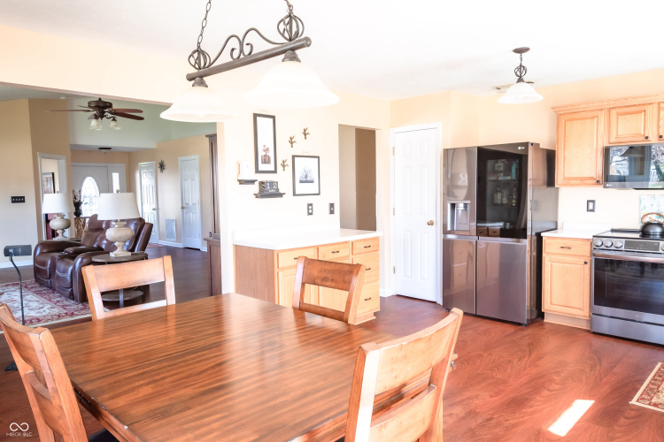 Listing Image 12